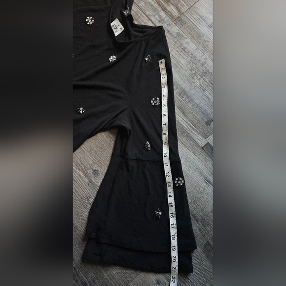 🩷💜Alfani Blouse 2X Black Top Tiered Bell Sleeve Rhinestones Beads💛🩷 - Picture 3 of 8